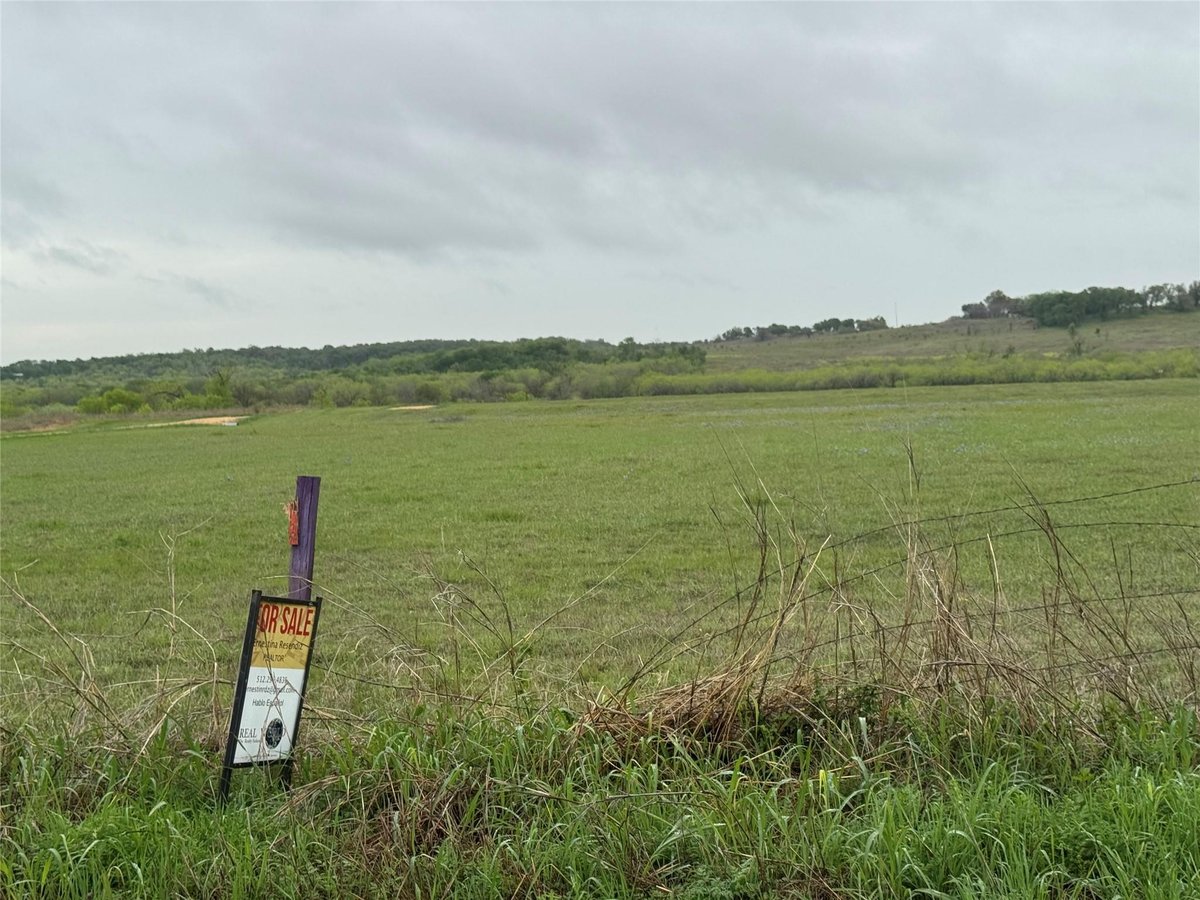 View 109 Black Ankle Rd in RURAL SE RIVER RD-DICKERSON RD-BORCHERT LP AREA 109 Black Ankle Rd - front exterior - Luxury lot in RURAL SE RIVER RD-DICKERSON RD-BORCHERT LP AREA, Lockhart, TX