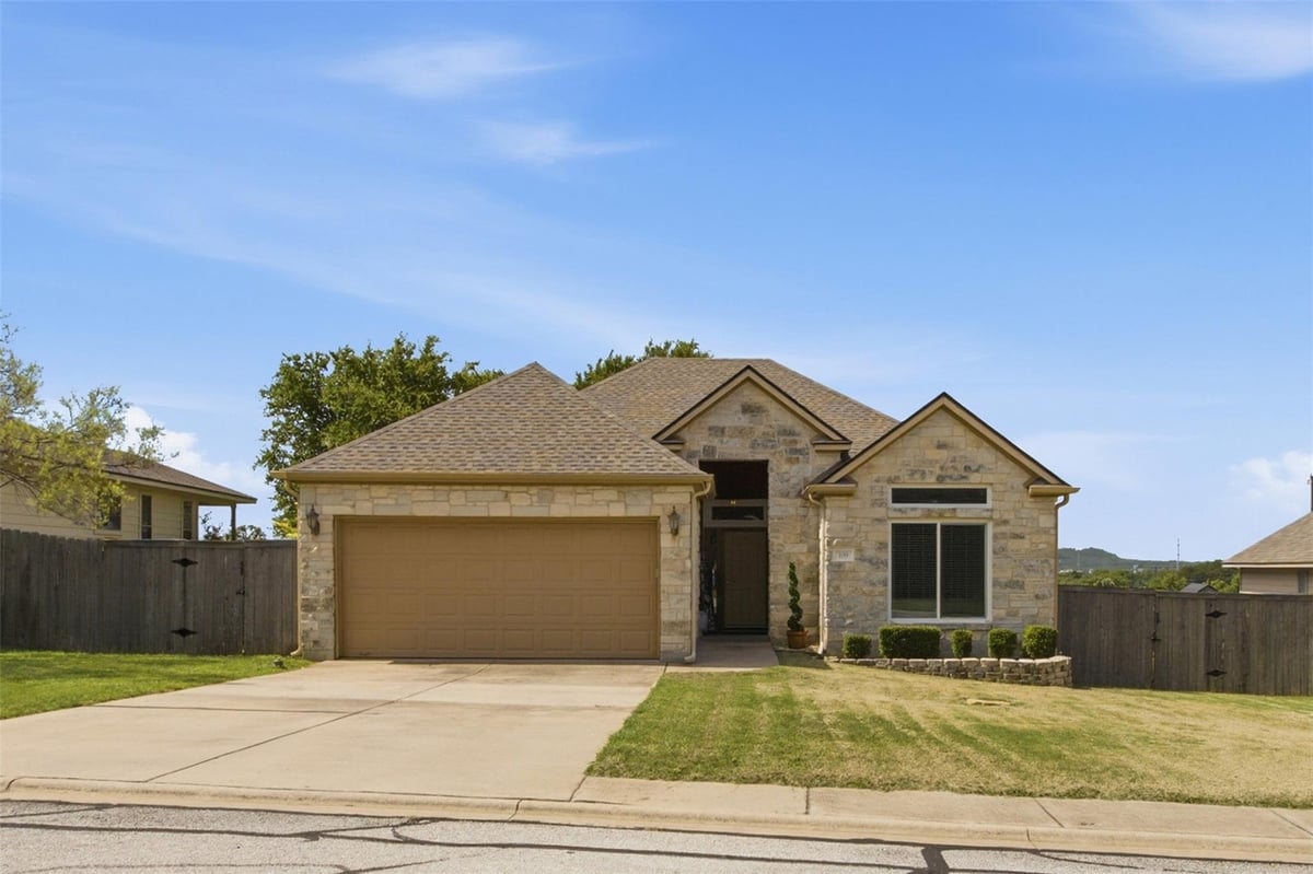 View 109 Cailin CT in Highland Oaks 109 Cailin CT - front exterior - Luxury home in Highland Oaks, Burnet, TX