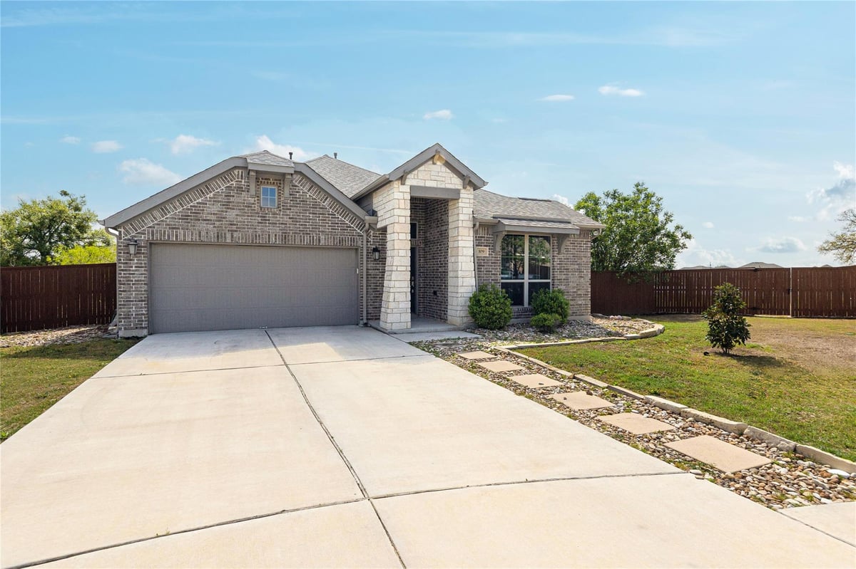 Living area at 109 Cascia Cir - 3 bed 2 bath home