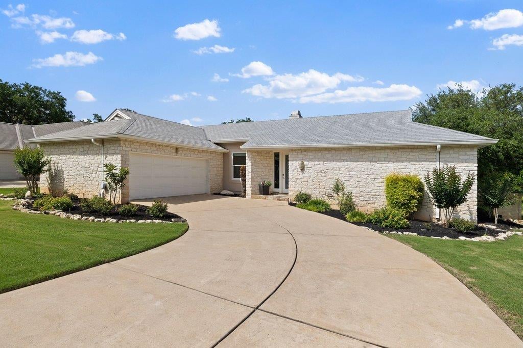 View 109 Double Eagle Dr Unit #109 in Villas At Hills Amd 109 Double Eagle Dr Unit #109 - front exterior - Luxury home in Villas At Hills Amd, Austin, TX