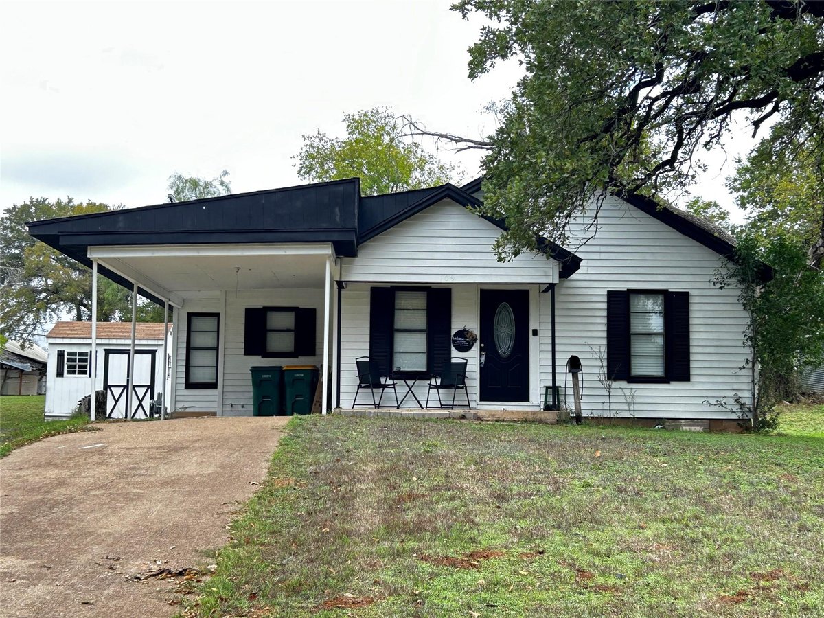 View 109 E Leon ST in Gatesville 109 E Leon ST, photo 1 of 30, Gatesville, Gatesville, TX