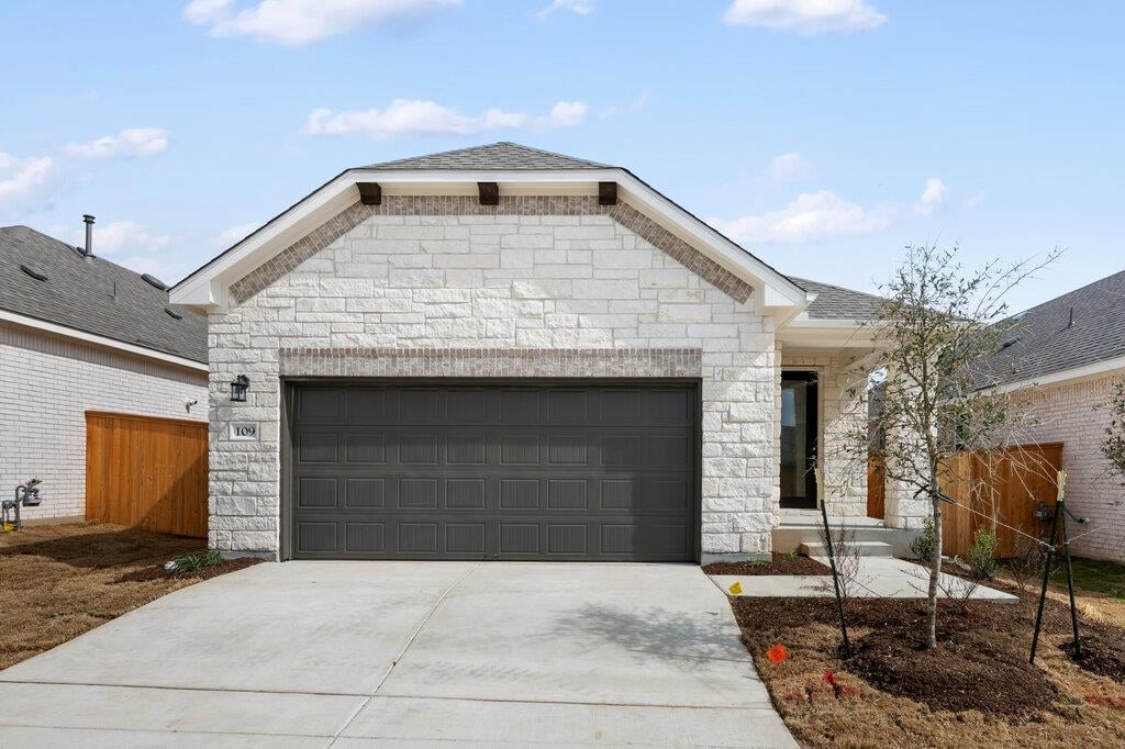Living area at 109 Knockout Rose Dr - 3 bed 2 bath home