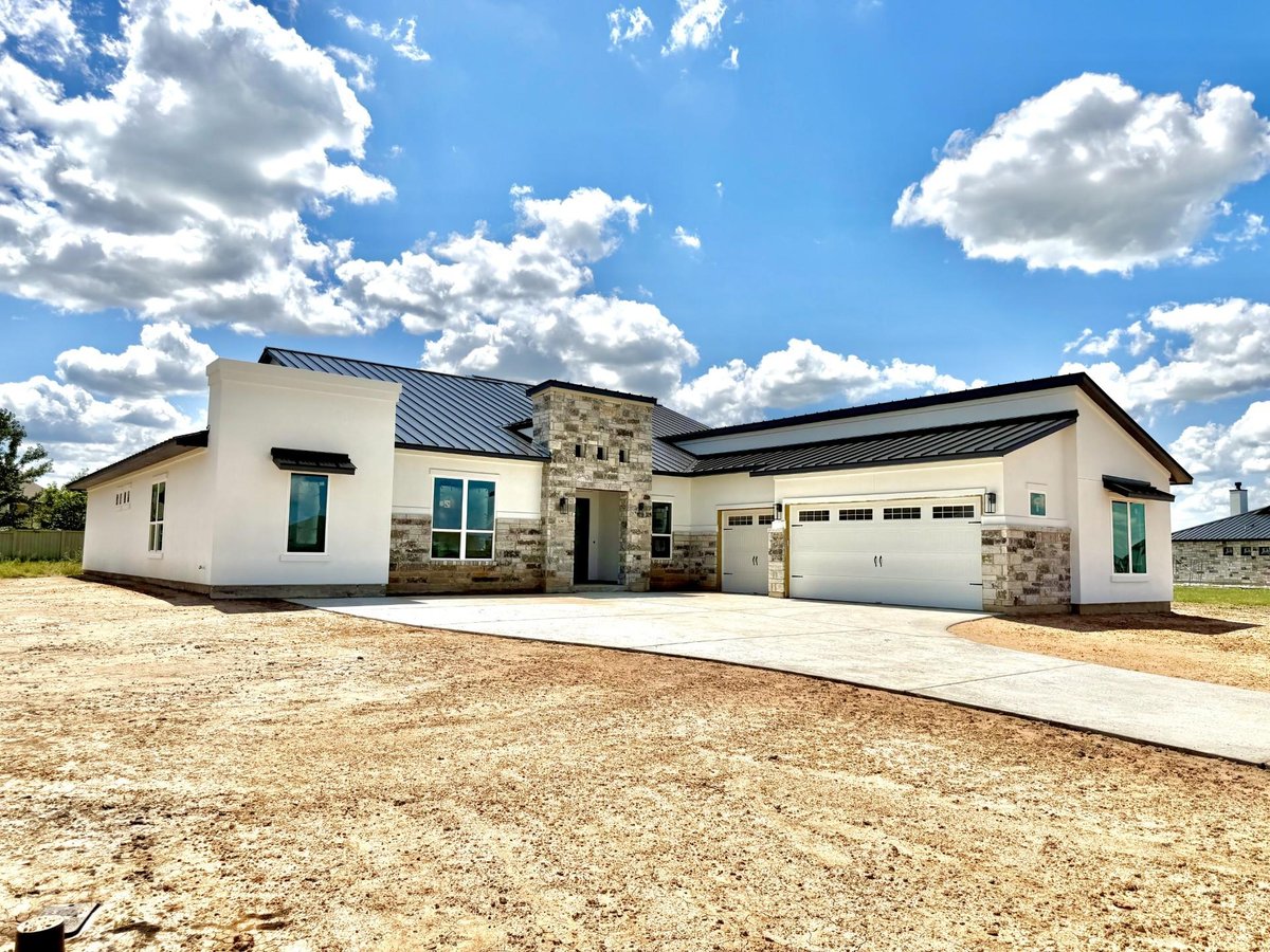 View 109 La Ventana DR in Santa Rita Ranch Ph 1 Sec 10 109 La Ventana DR - front exterior - Luxury home in Santa Rita Ranch Ph 1 Sec 10, Liberty Hill, TX