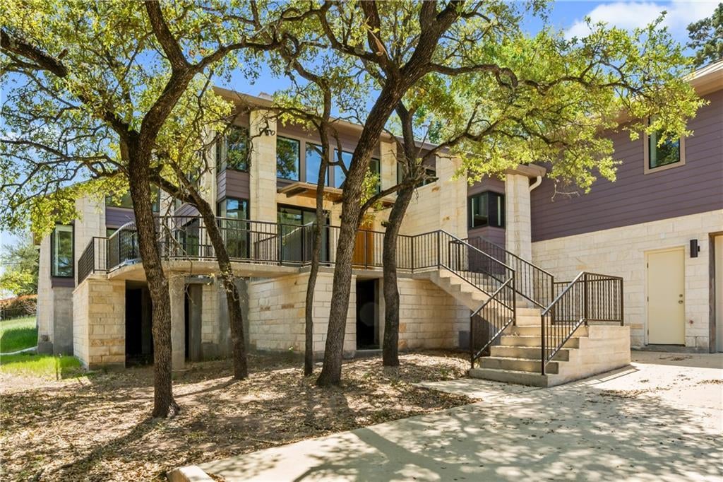 View 109 Lake Hills DR in Lake Ridge Estates Sec 02 109 Lake Hills DR - property photo 1 - Luxury home in Lake Ridge Estates Sec 02, Austin, TX