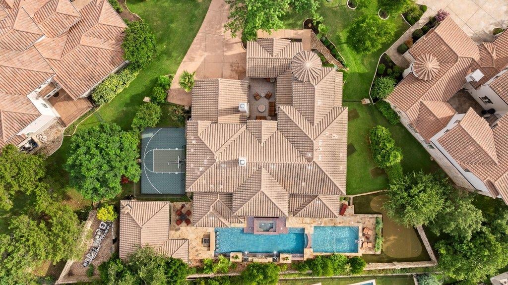 View 109 Largo CV in Rough Hollow Sec 10 109 Largo CV - property photo 1 - Luxury home in Rough Hollow Sec 10, Austin, TX