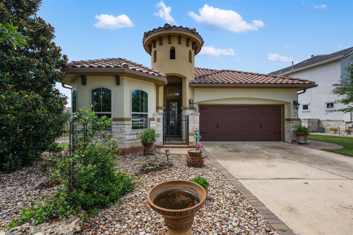 109 Limestone DR - front exterior - Luxury home in Cimarron Hills, Georgetown, TX