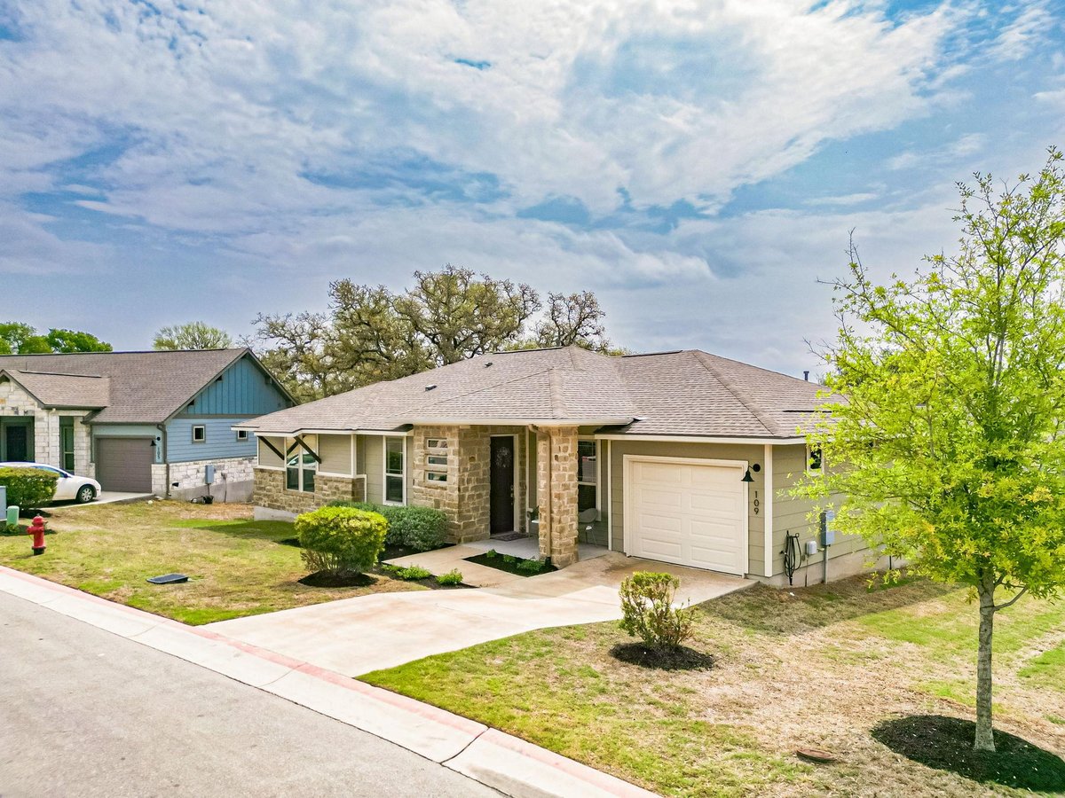 Living area at 109 Sandbar Dr Unit #137 - 2 bed 2 bath home