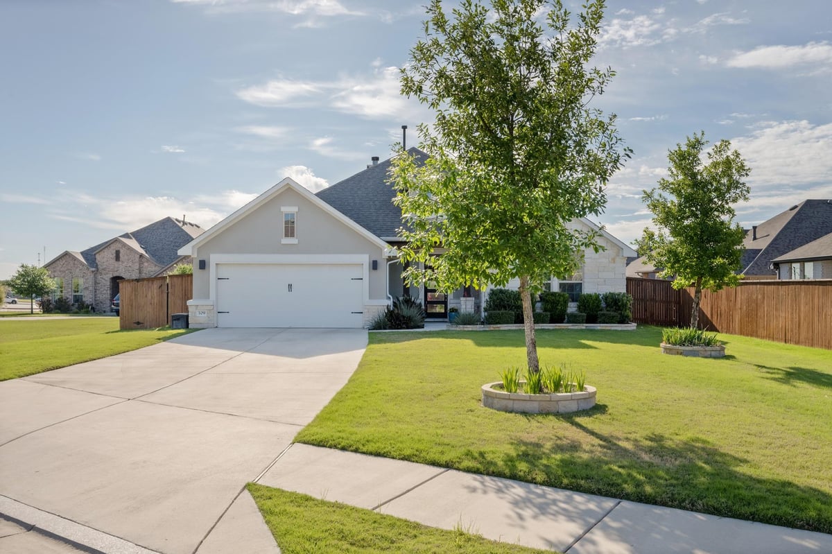 Living area at 109 Seedling Ct - 3 bed 3 bath home