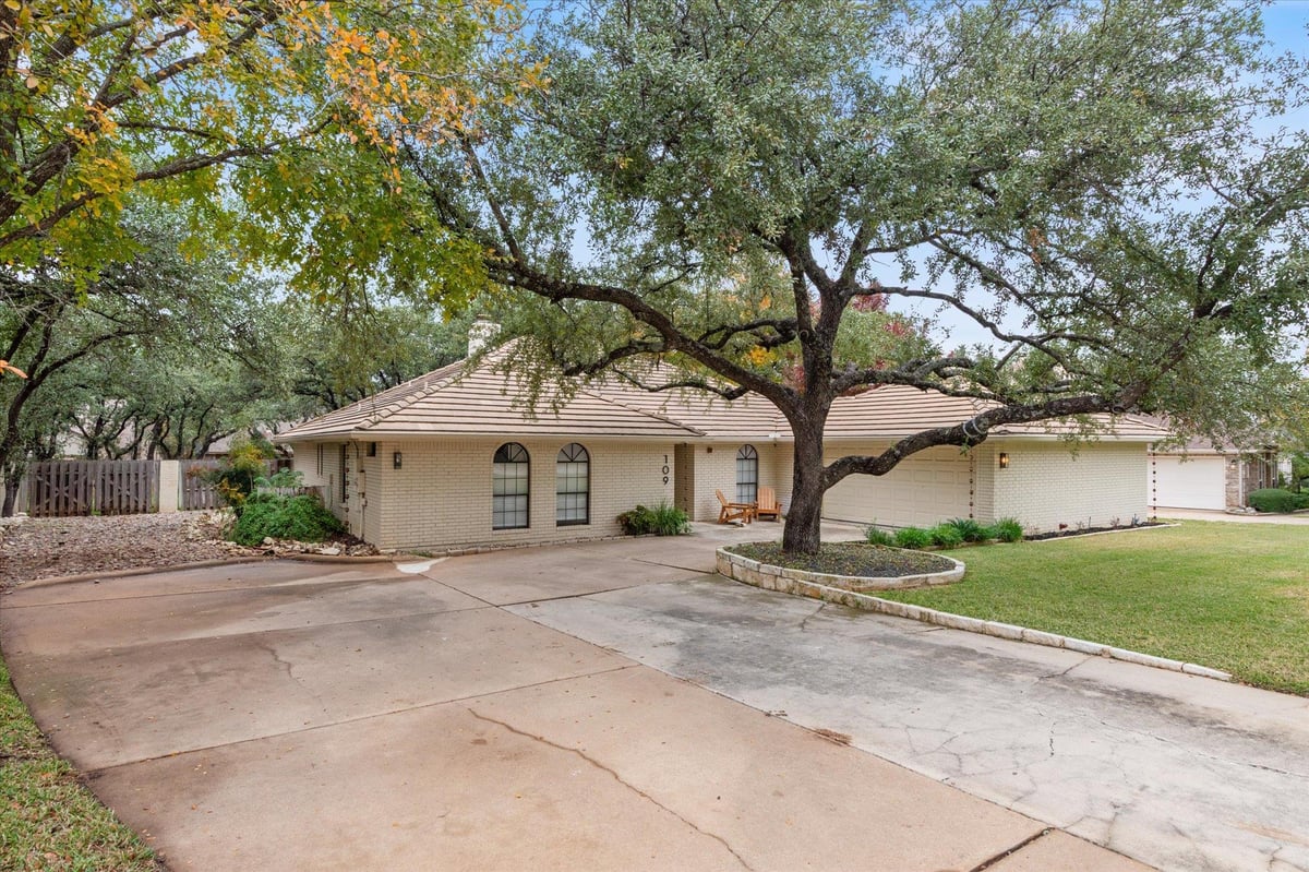 109 White Sands Dr - front exterior - Luxury home in Lakeway Sec 26, Lakeway, TX