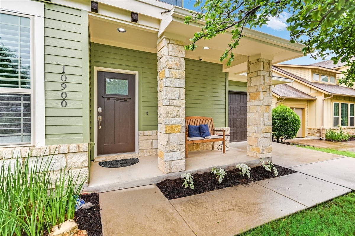Living area at 10900 Rock Island Dr Unit #49 - 3 bed 2 bath home