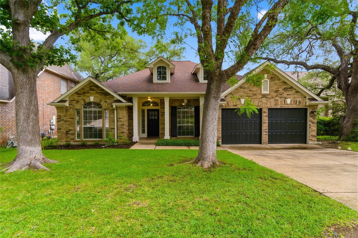 10905 Grassmere Ct - front exterior - Luxury home in Circle C Ranch Ph B Sec 03, Austin, TX