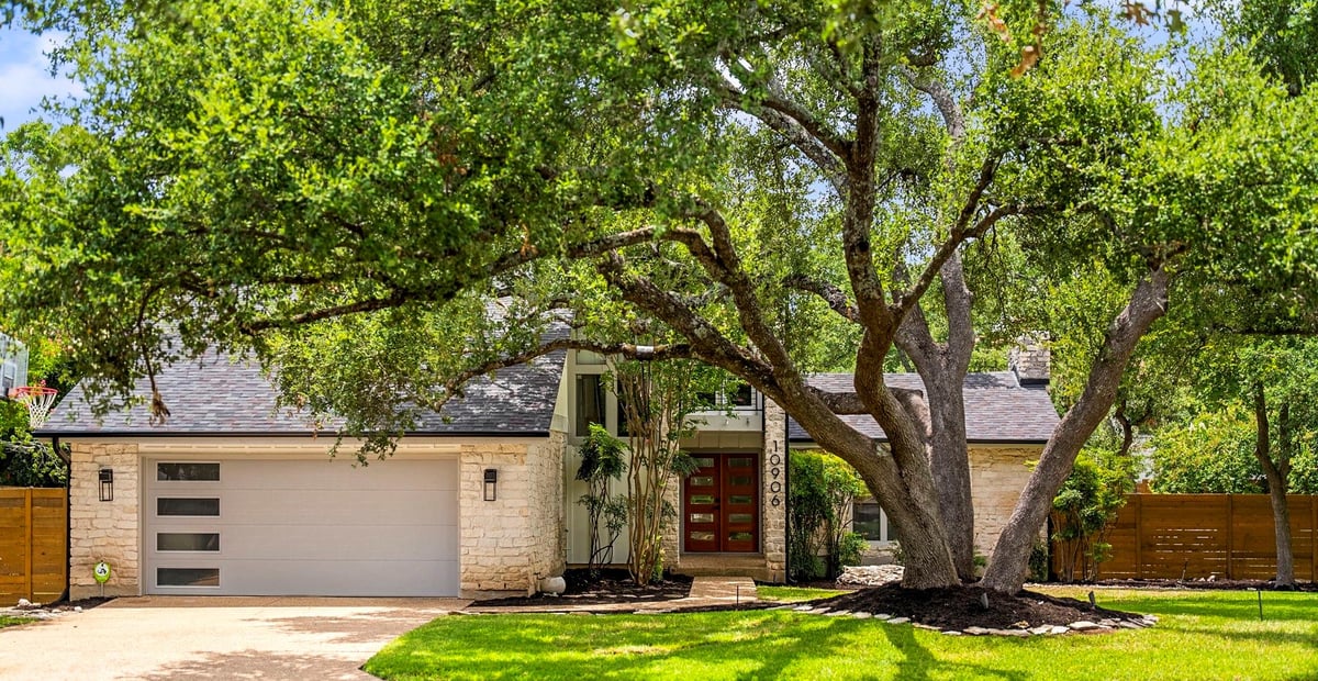 View 10906 Country Knl in Spicewood Estates Sec 01 10906 Country Knl - front exterior - Luxury home in Spicewood Estates Sec 01, Austin, TX