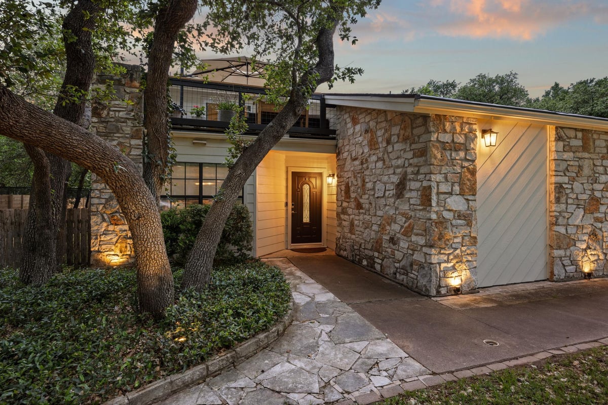 View 10908 Country Knls in Spicewood Estates Sec 01 10908 Country Knls - front exterior - Luxury home in Spicewood Estates Sec 01, Austin, TX