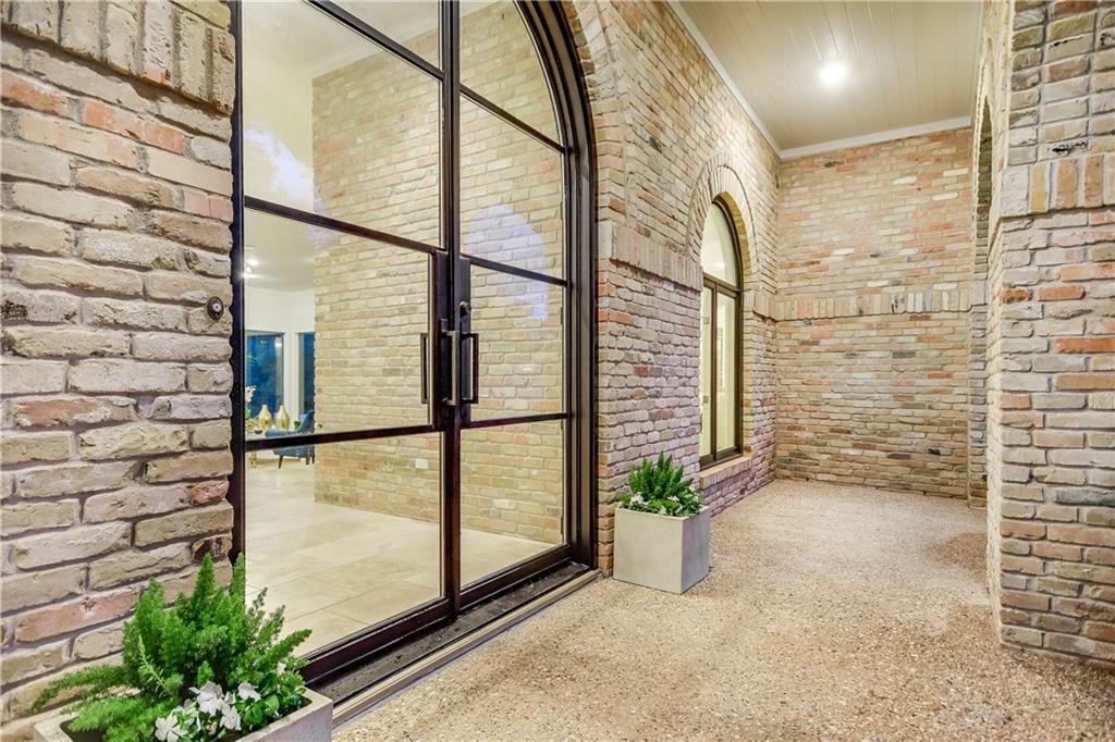 View 11 Chapin Ln in Rob Roy 11 Chapin Ln - property photo 1 - Luxury home in Rob Roy, Austin, TX