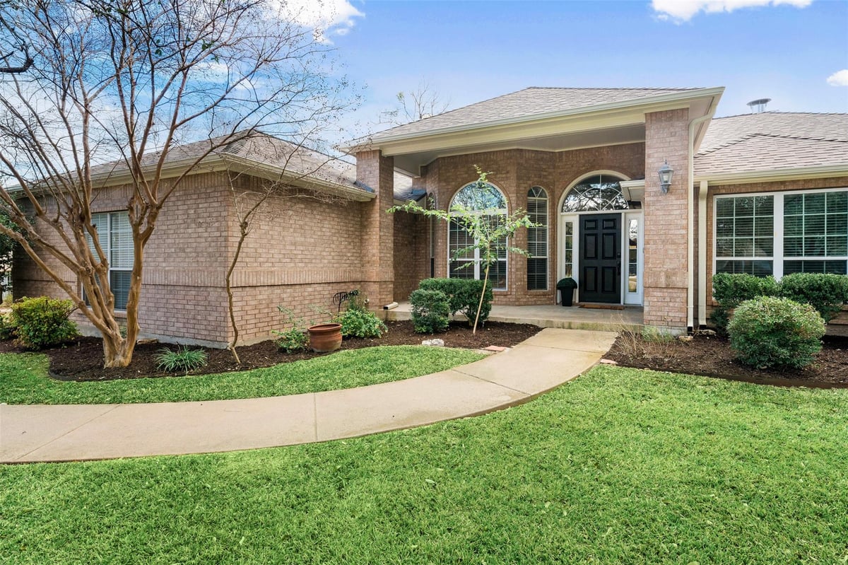 Living area at 11 Coletto Ct - 4 bed 3 bath home