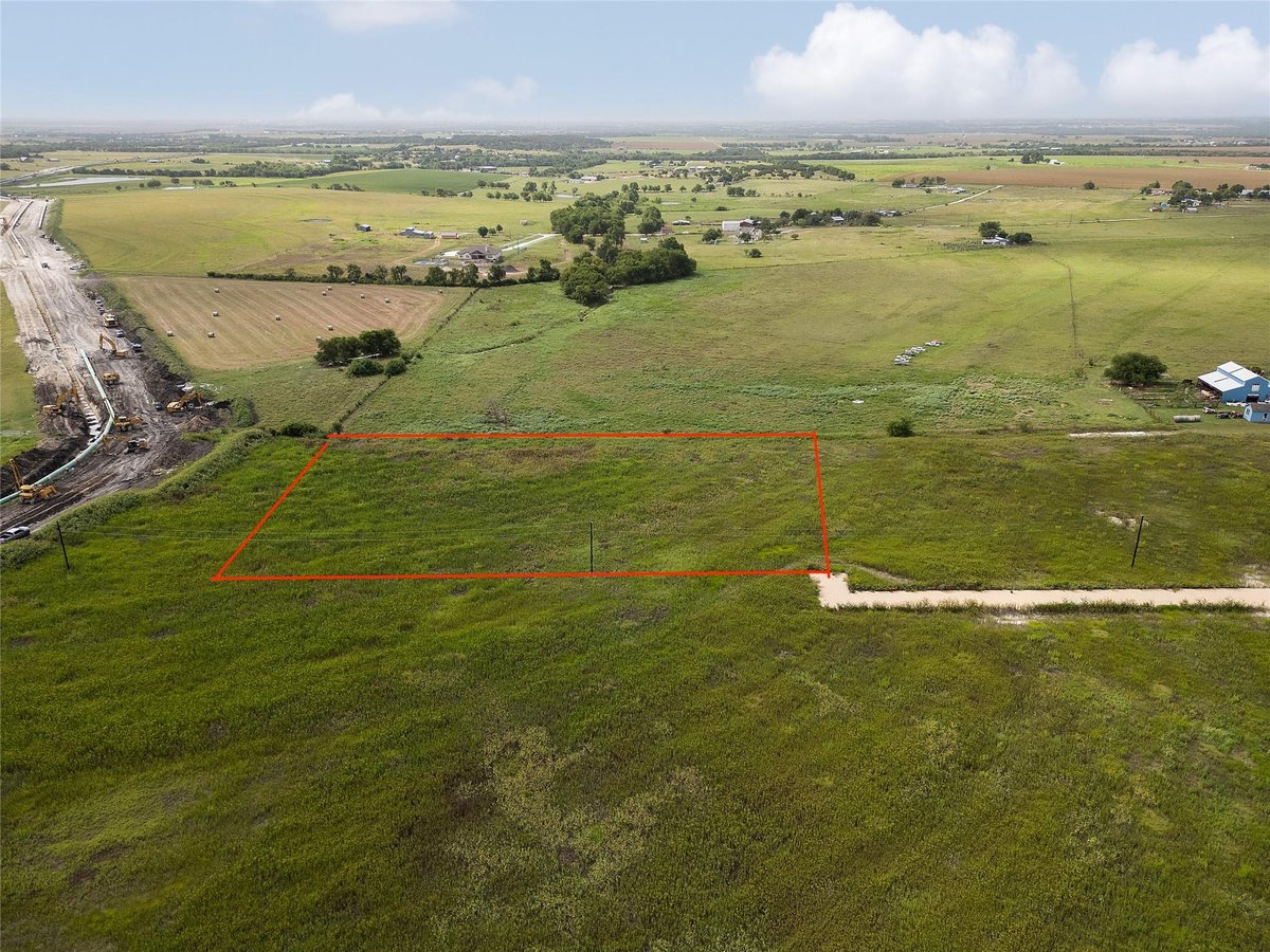 View 110 County Road 153 - Lot 2 in Weir View Estates 110 County Road 153 - Lot 2 - front exterior - Luxury lot in Weir View Estates, Georgetown, TX