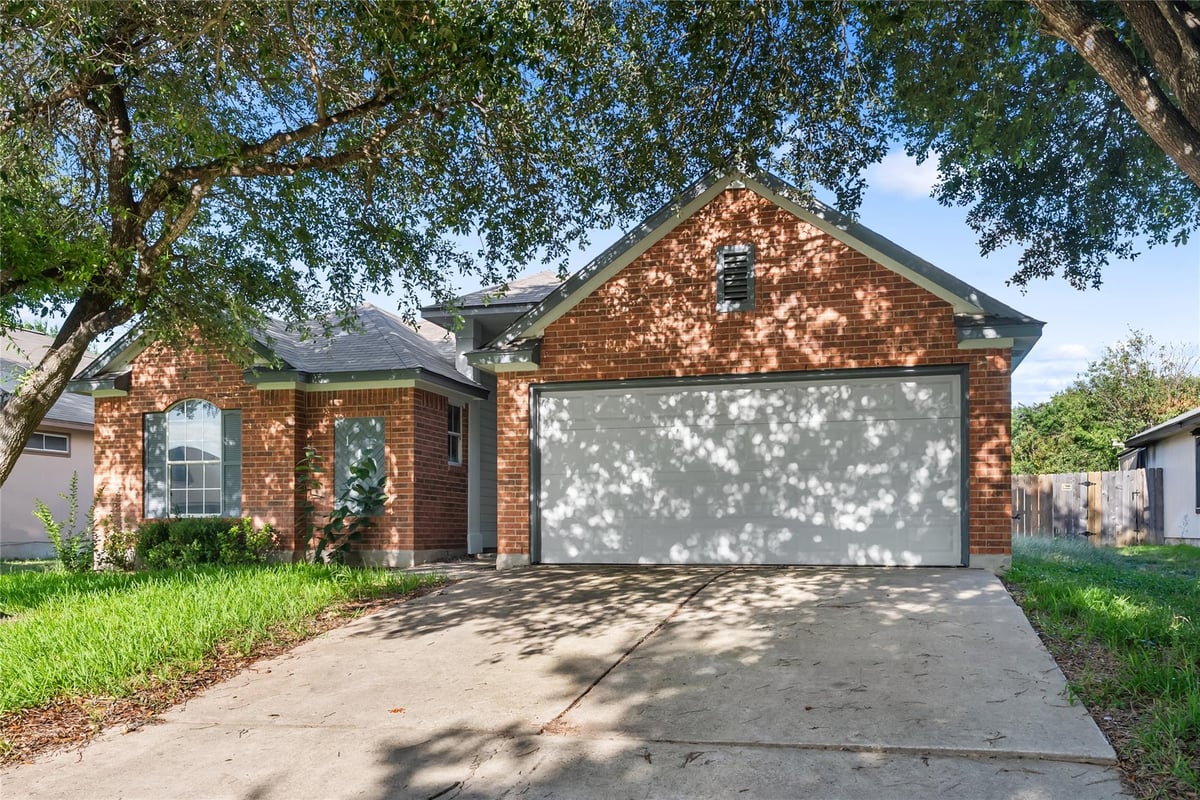 View 110 Estate CV in Lakeside Estates Sec 02 110 Estate CV - front exterior - Luxury home in Lakeside Estates Sec 02, Hutto, TX