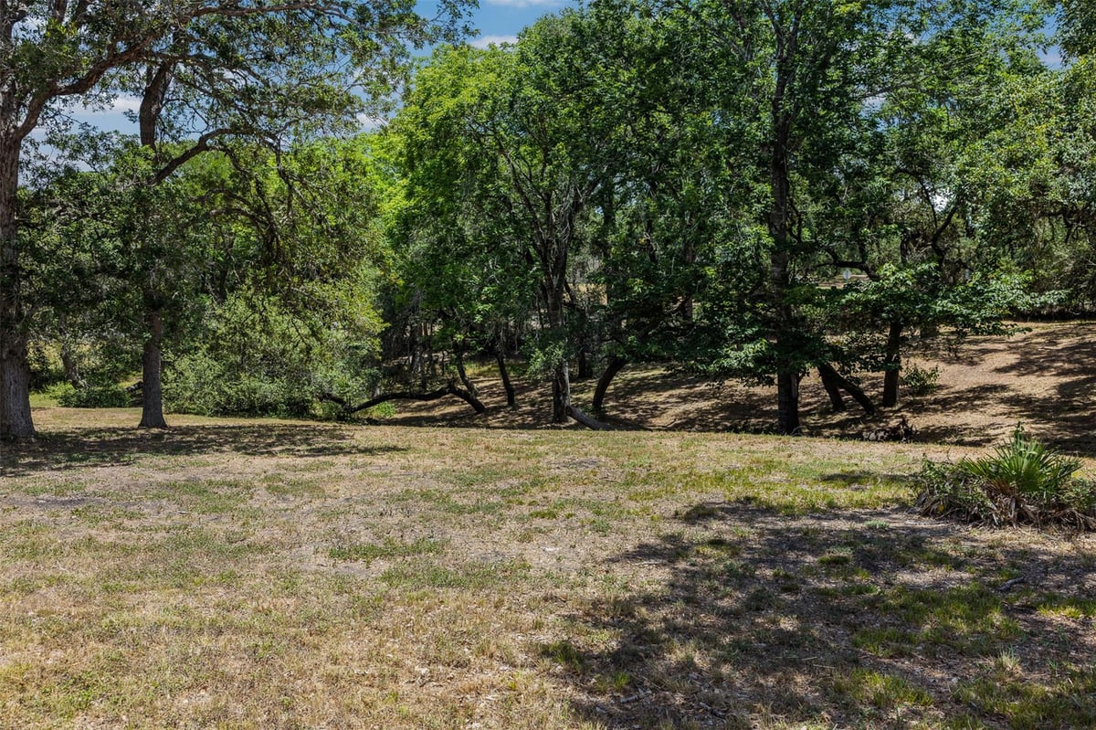 View 110 Kathleen Ave in The View 110 Kathleen Ave - property photo 1 - Luxury lot in The View, La Grange, TX