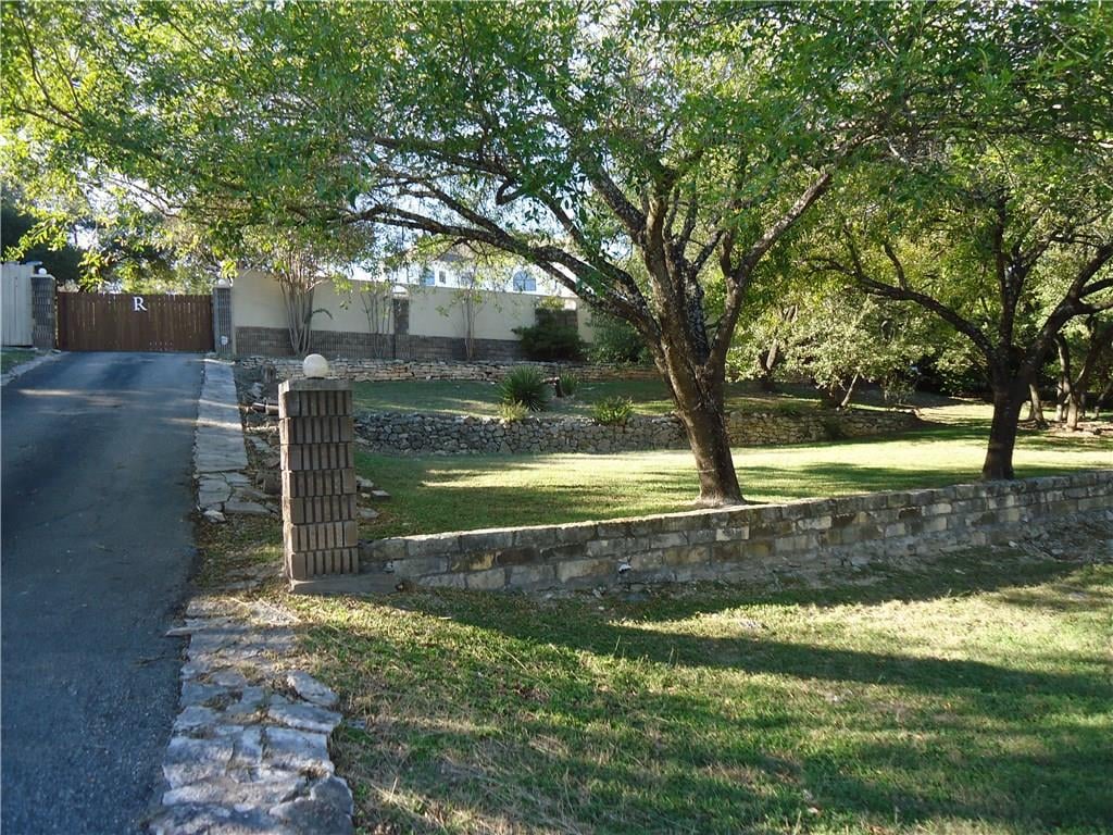 View 110 S Cuernavaca DR in Woodlake Trails 110 S Cuernavaca DR - property photo 1 - Luxury home in Woodlake Trails, Austin, TX
