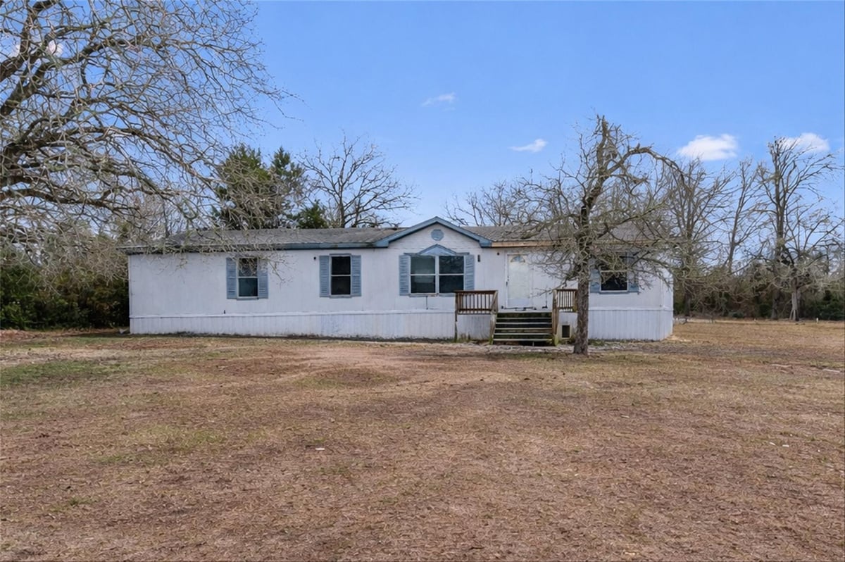 View 1100 County Road 474 in AM40SDXI - MH EAST 1100 County Road 474 - front exterior - Luxury home in AM40SDXI - MH EAST, Elgin, TX