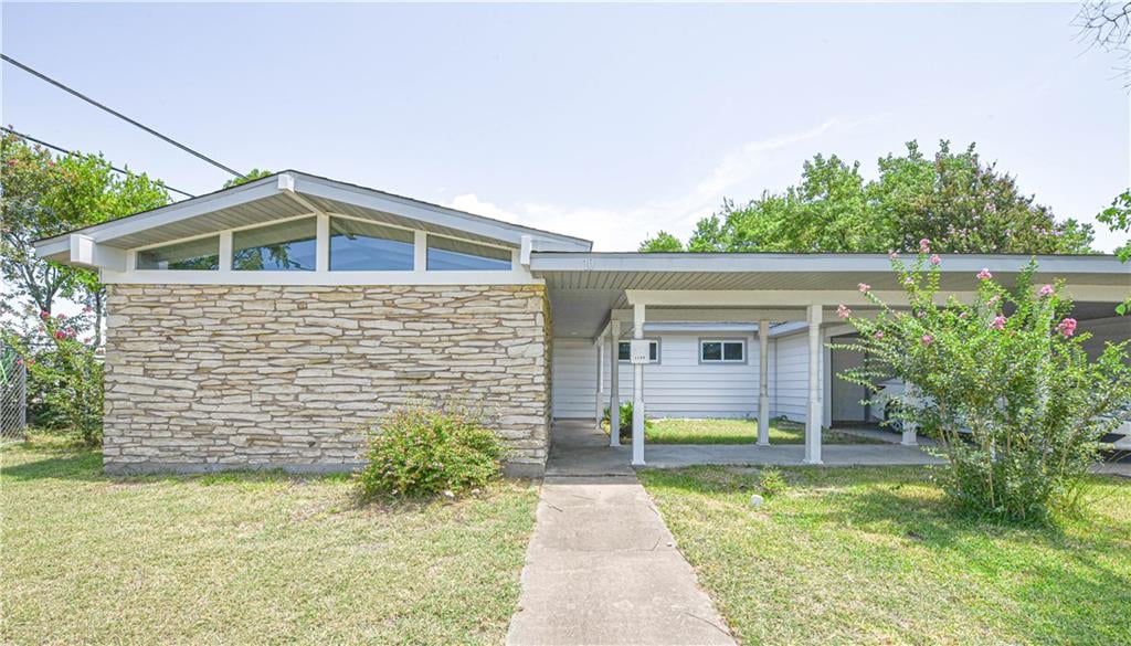 View 1100 Robindale DR 1100 Robindale DR - front exterior - Luxury home in Killeen, TX