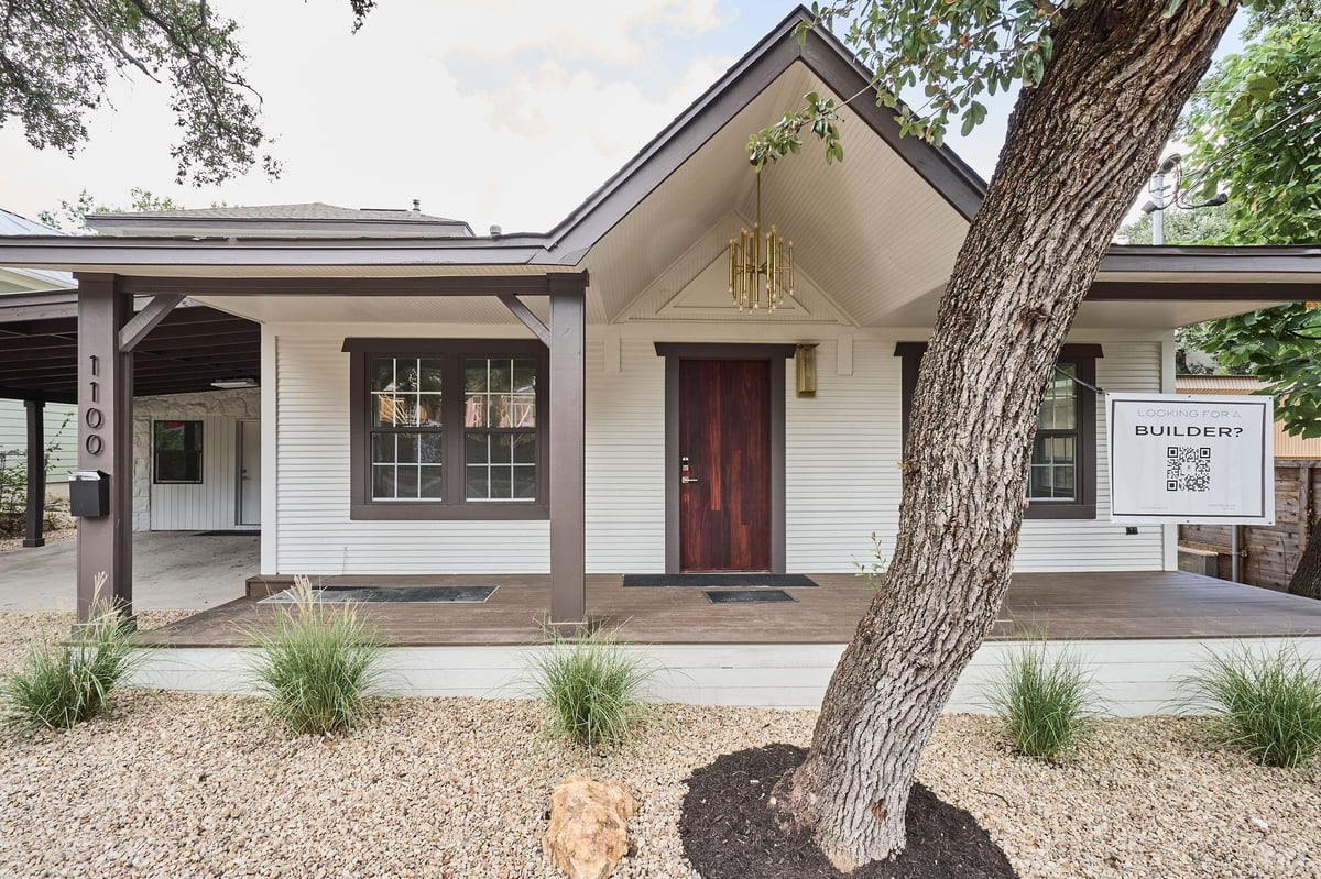 View 1100 S 5th ST in Capital Heights 1100 S 5th ST - property photo 1 - Luxury home in Capital Heights, Austin, TX