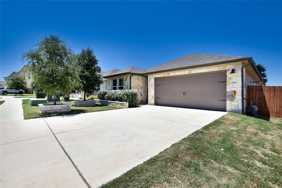 1100 View DR - front exterior - Luxury home in MORNING STAR, Georgetown, TX