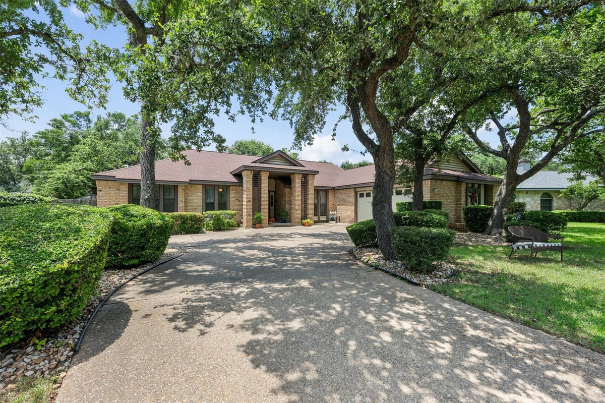 View 11002 Arch Ter in Spicewood Estates Sec 01 11002 Arch Ter - front exterior - Luxury home in Spicewood Estates Sec 01, Austin, TX