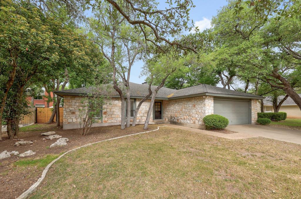 View 11006 Wintergreen HL in Spicewood Estates Sec 02 11006 Wintergreen HL - property photo 1 - Luxury home in Spicewood Estates Sec 02, Austin, TX