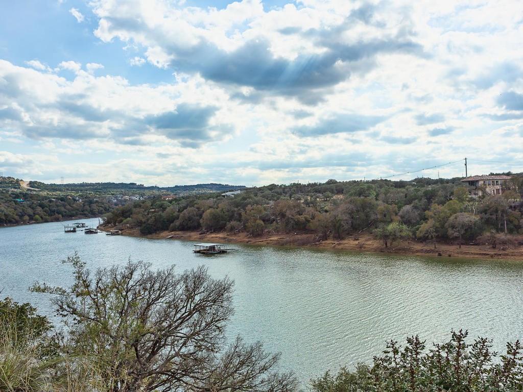 1102 Cliffview DR - front exterior - Luxury lot in Cliff View, Spicewood, TX
