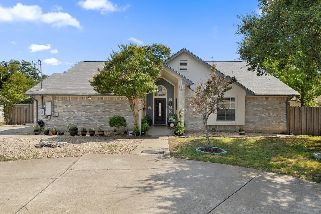 View 1102 Oak Hollow Dr in Timberline West Sec 1 1102 Oak Hollow Dr - front exterior - Luxury home in Timberline West Sec 1, Leander, TX