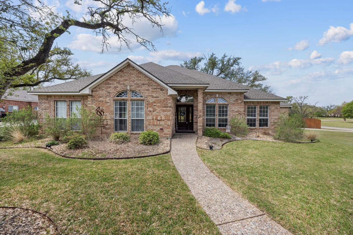 Living area at 11025 Granbury Cv - 4 bed 2 bath home