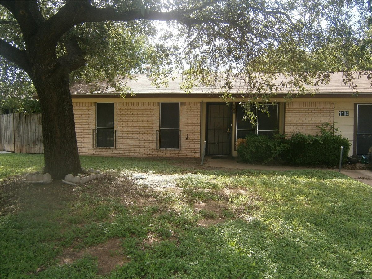 View 1104 Gardner RD in Johnston Terrace 1104 Gardner RD - front exterior - Luxury home in Johnston Terrace, Austin, TX