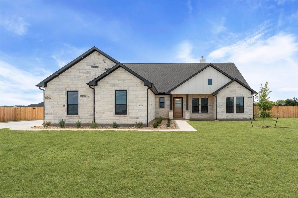 View 11042 Eagle Walk Blvd in Eagle Ranch 11042 Eagle Walk Blvd - front exterior - Luxury home in Eagle Ranch, Salado, TX