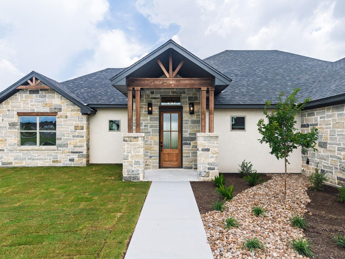 View 11043 Eagle Walk BLVD in Eagle Ranch 11043 Eagle Walk BLVD - property photo 1 - Luxury home in Eagle Ranch, Salado, TX