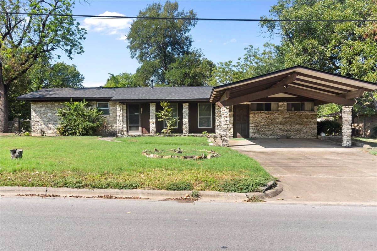 View 1105 E Applegate Dr in North Acres Sec 01 1105 E Applegate Dr - front exterior - Luxury home in North Acres Sec 01, Austin, TX
