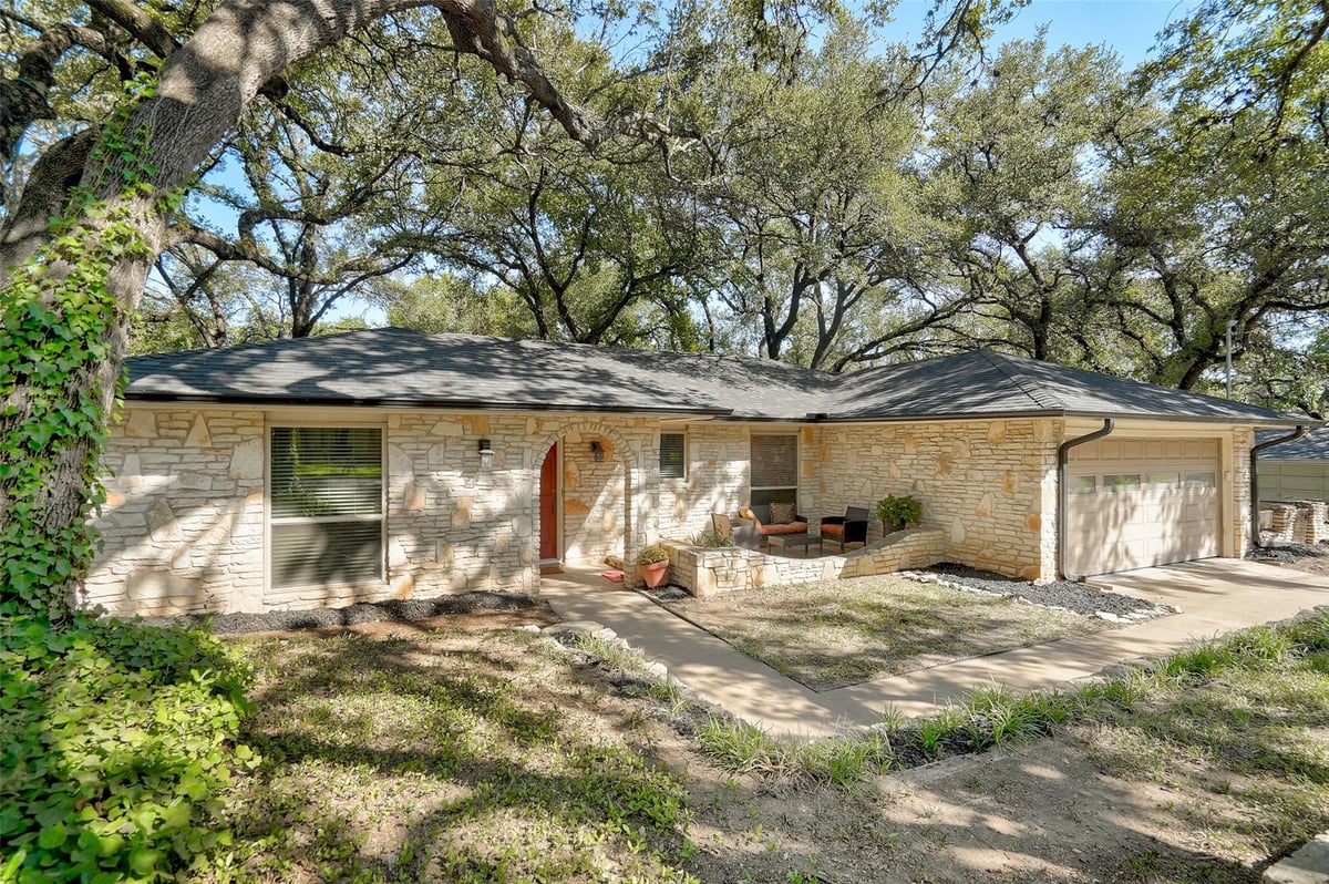 Primary bedroom at 1105 N Riviera Cir - 3 bed 2 bath home