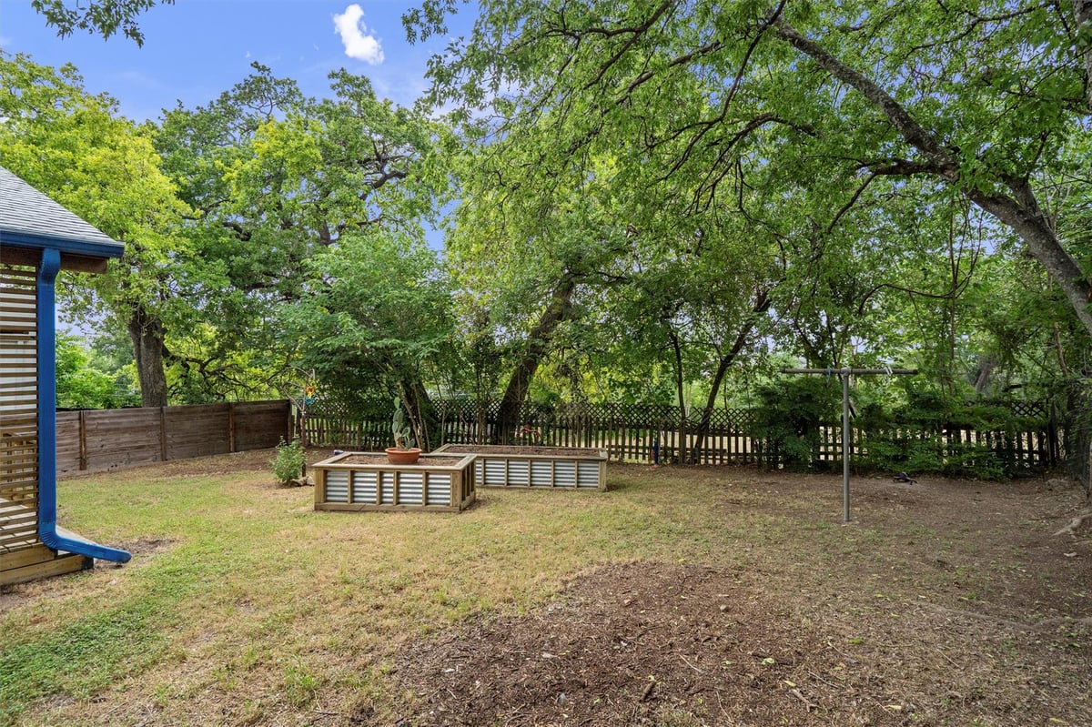 View 1105 Upland Dr in Sunnydale 1105 Upland Dr - front exterior - Luxury lot in Sunnydale, Austin, TX