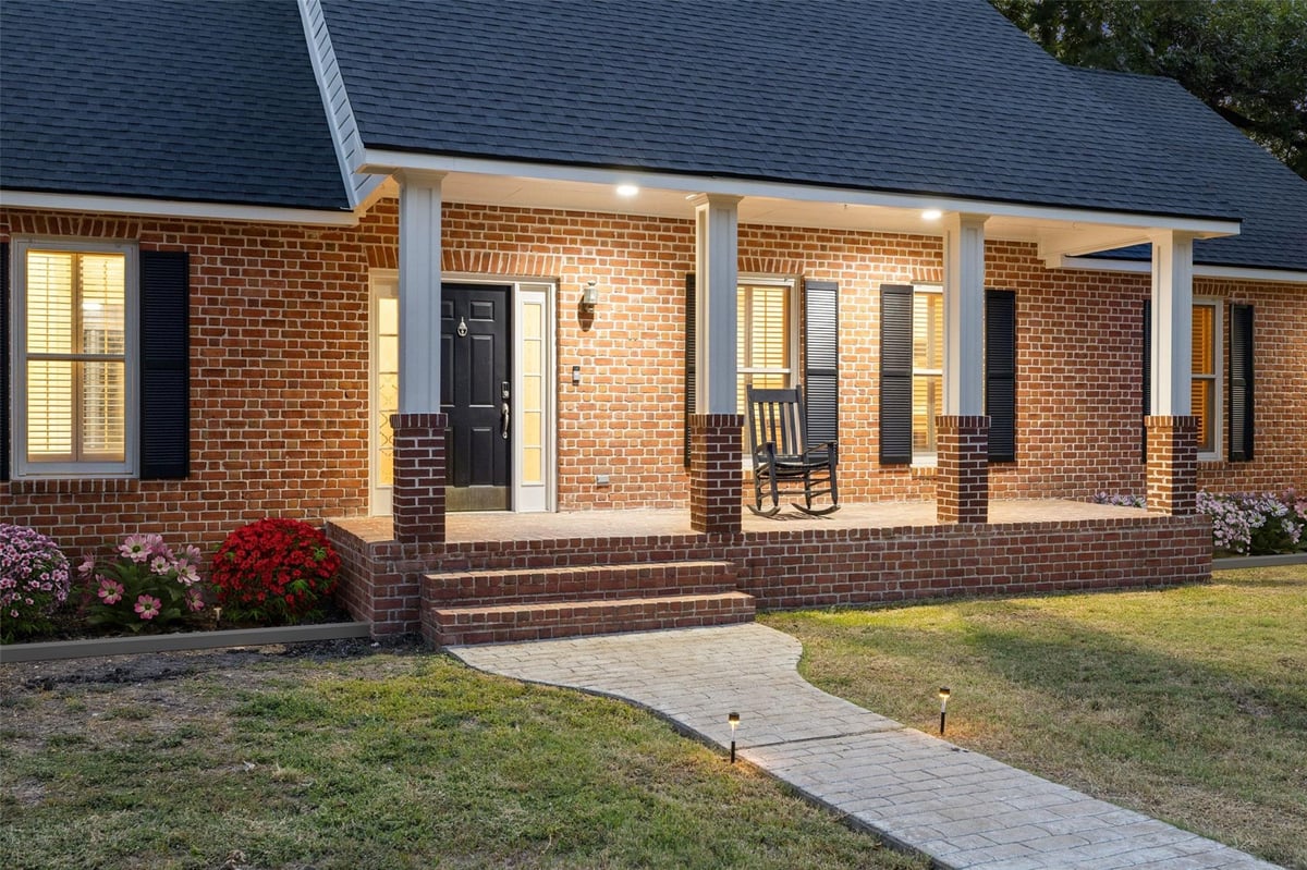 1105 Victoria ST - property photo 1 - Luxury home in Capitol Hill Addmon, Taylor, TX