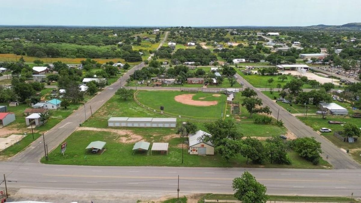 View 1106 Bessemer Ave in Llano 1106 Bessemer Ave, photo 1 of 15, Llano, Llano, TX