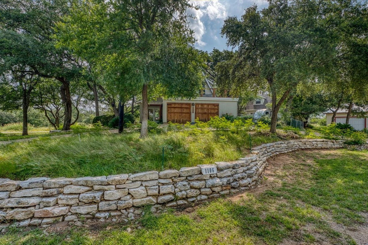 View 1106 N Shorewood DR in Greencastle 1106 N Shorewood DR - front exterior - Luxury home in Greencastle, Granite Shoals, TX