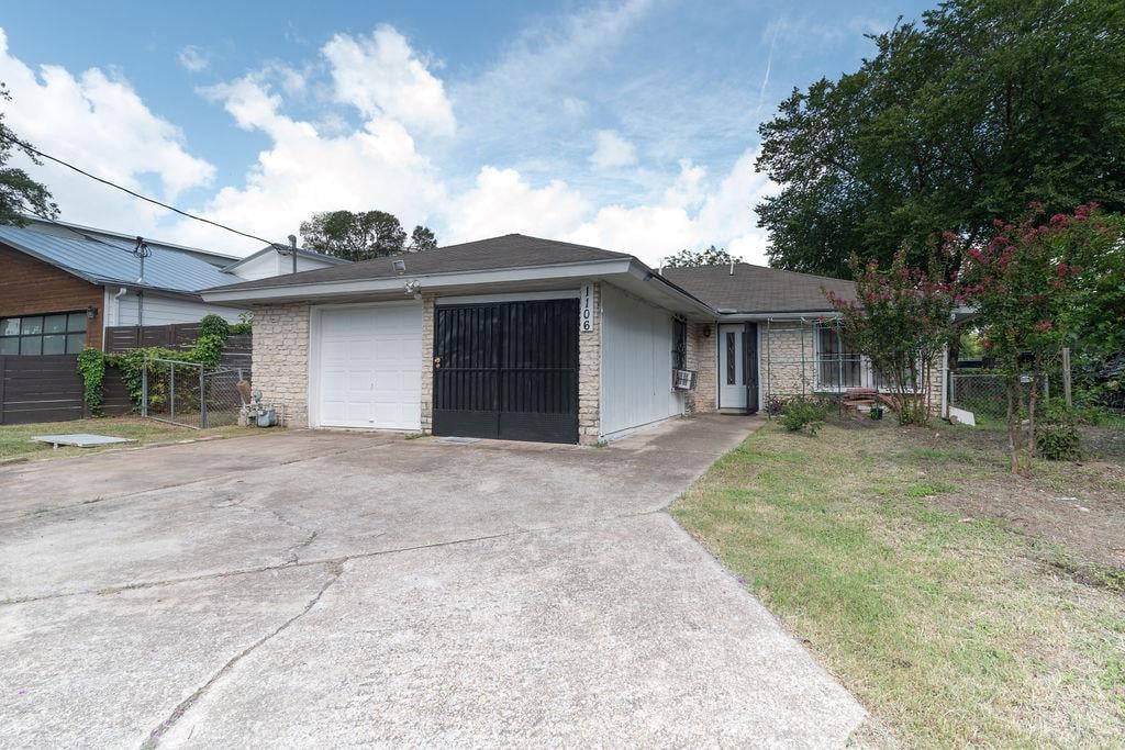 View 1106 Saucedo St in Springdale Add 1106 Saucedo St - front exterior - Luxury home in Springdale Add, Austin, TX