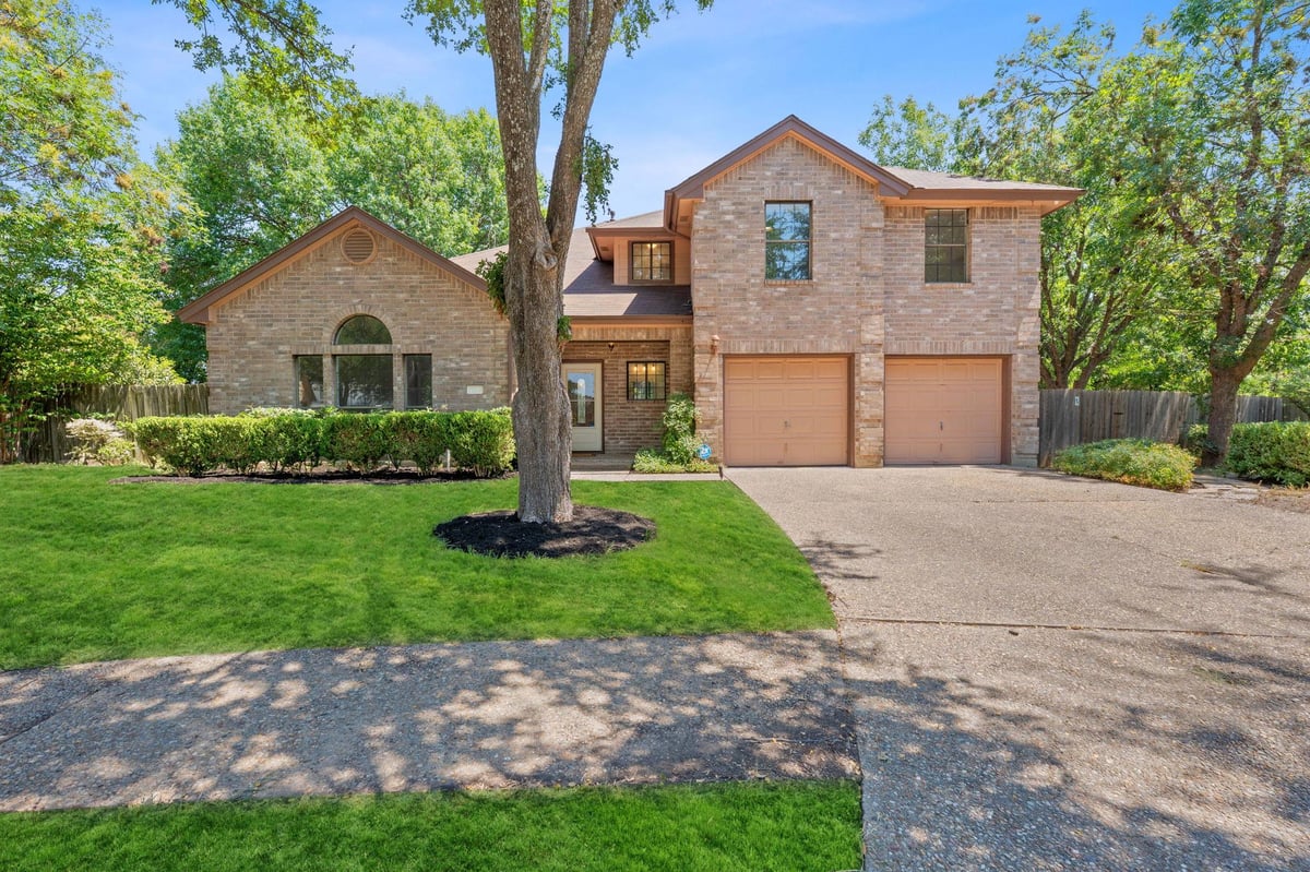 View 1106 Split Oak Cv in Saxony 1106 Split Oak Cv - front exterior - Luxury home in Saxony, Pflugerville, TX