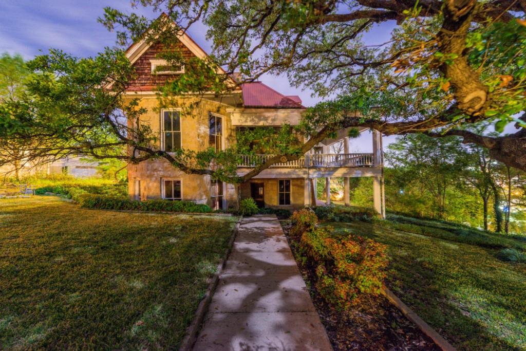 View 1106 W 10th St in MLS Area 1B 1106 W 10th St - property photo 1 - Luxury home in MLS Area 1B, Austin, TX