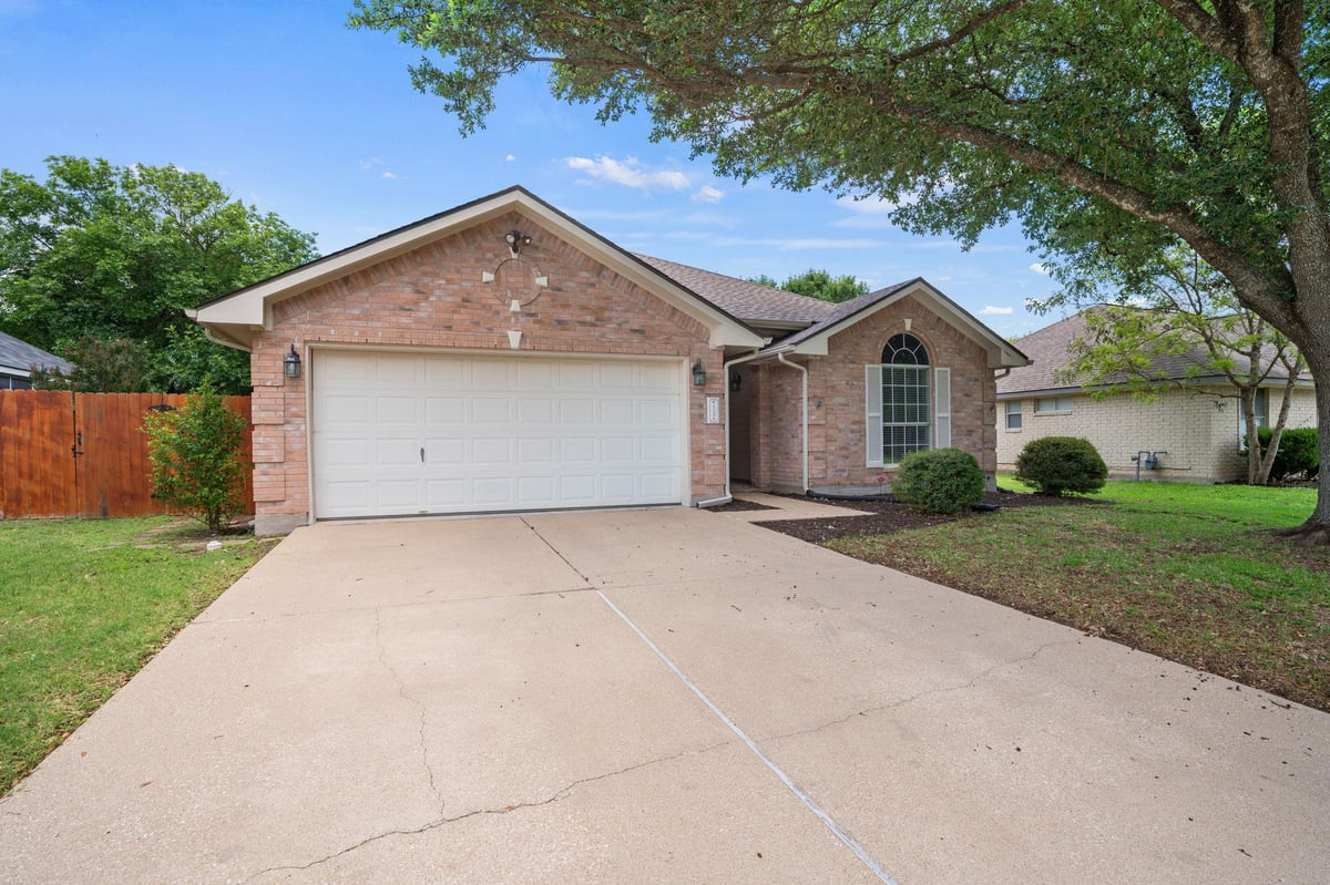 View 1106 Woodview DR in Oak Ridge Sec 2 1106 Woodview DR - front exterior - Luxury home in Oak Ridge Sec 2, Leander, TX