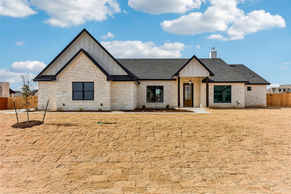 View 11060 Eagle Walk Blvd in Eagle Ranch 11060 Eagle Walk Blvd - front exterior - Luxury home in Eagle Ranch, Salado, TX