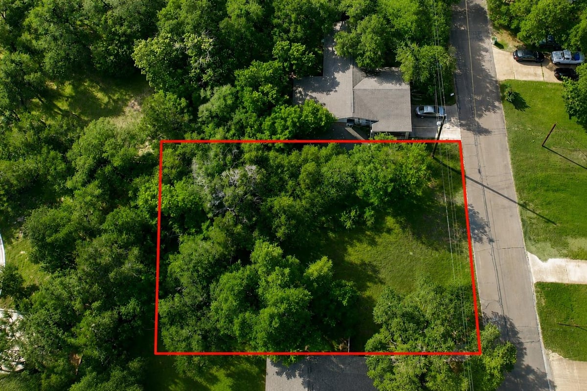 1107 Doris LN - front exterior - Luxury lot in Chapel Hill, Cedar Park, TX