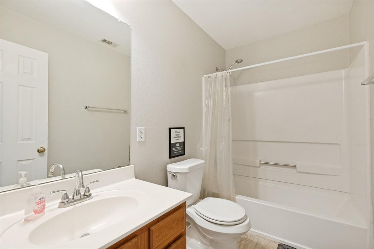 Primary bedroom at 1107 Fox Sparrow Cv - 7 bed 2 bath home