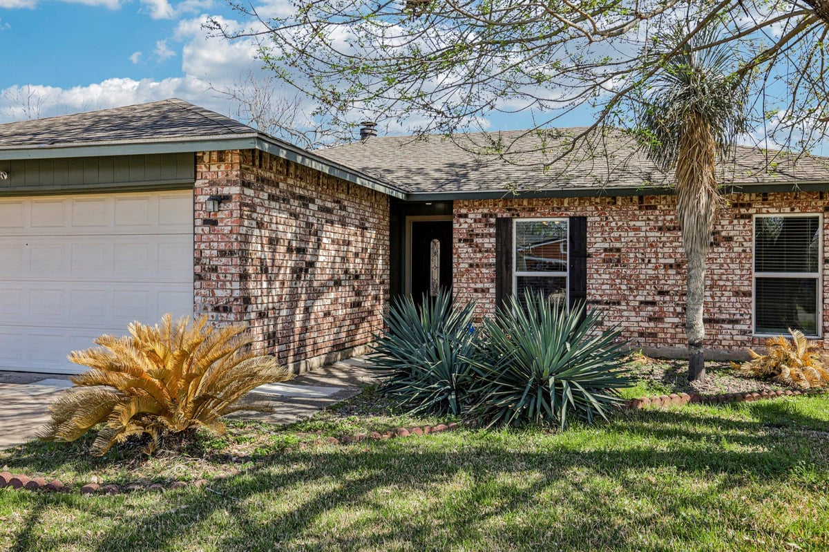 View 1107 Long Meadow DR in Mesa Park Sec 2 1107 Long Meadow DR - property photo 1 - Luxury home in Mesa Park Sec 2, Round Rock, TX