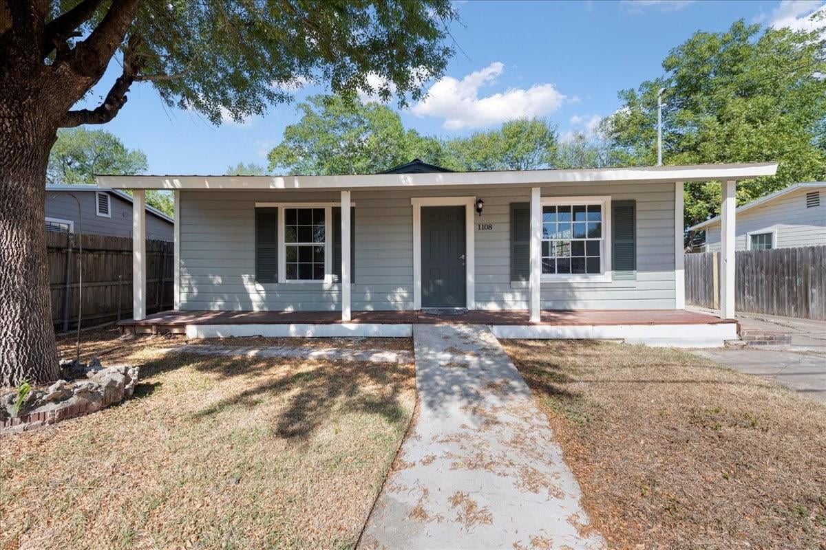 View 1108 Vasquez St in Chernosky 16 1108 Vasquez St - front exterior - Luxury home in Chernosky 16, Austin, TX